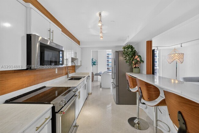 Foto del edificio - 2401 Collins Ave
