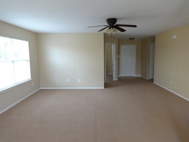 Foto del edificio - 108 Thoroughbred Dr