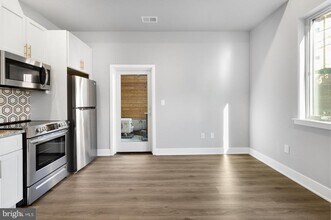 Building Photo - 2119 N Front St