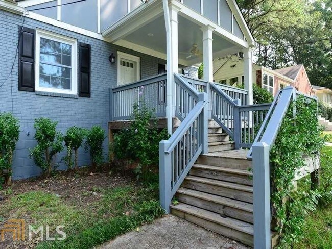 Building Photo - 1212 Greenleaf Rd SE