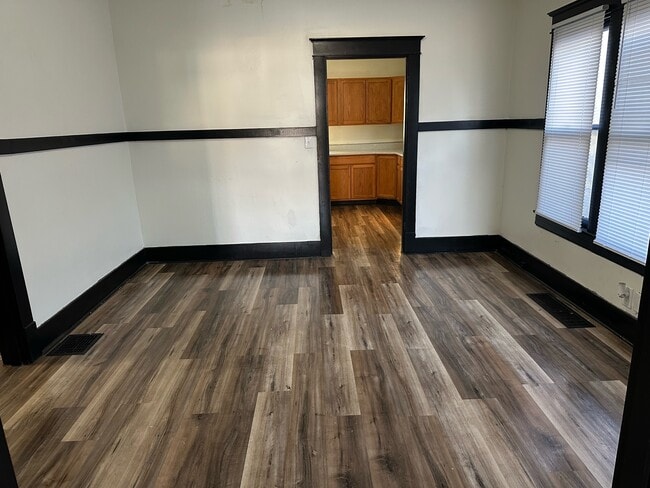 Photo - 1618 Berry Blvd House