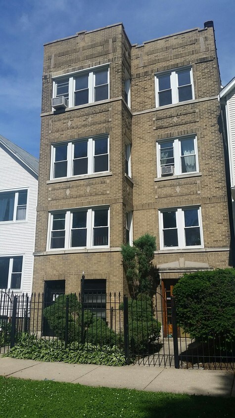 Primary Photo - 2439 N Francisco Ave