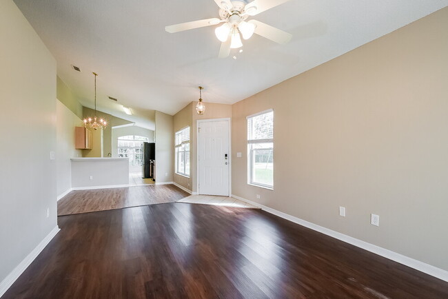 Building Photo - 538 Rouzer St