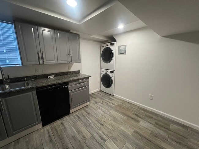 Foto del edificio - 4640 S Lowell Blvd