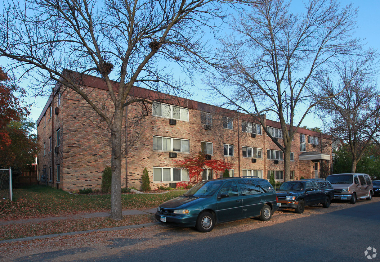 Primary Photo - Corcoran Park Apartments