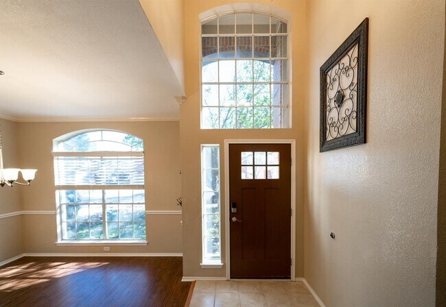 Building Photo - 5018 Cleves St
