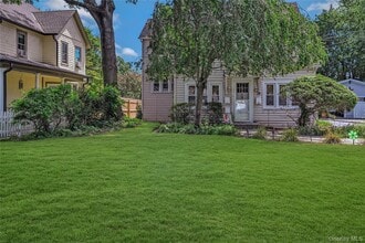 Building Photo - 62 Penataquit Pl