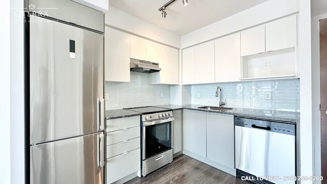 Building Photo - 120 Varna Dr