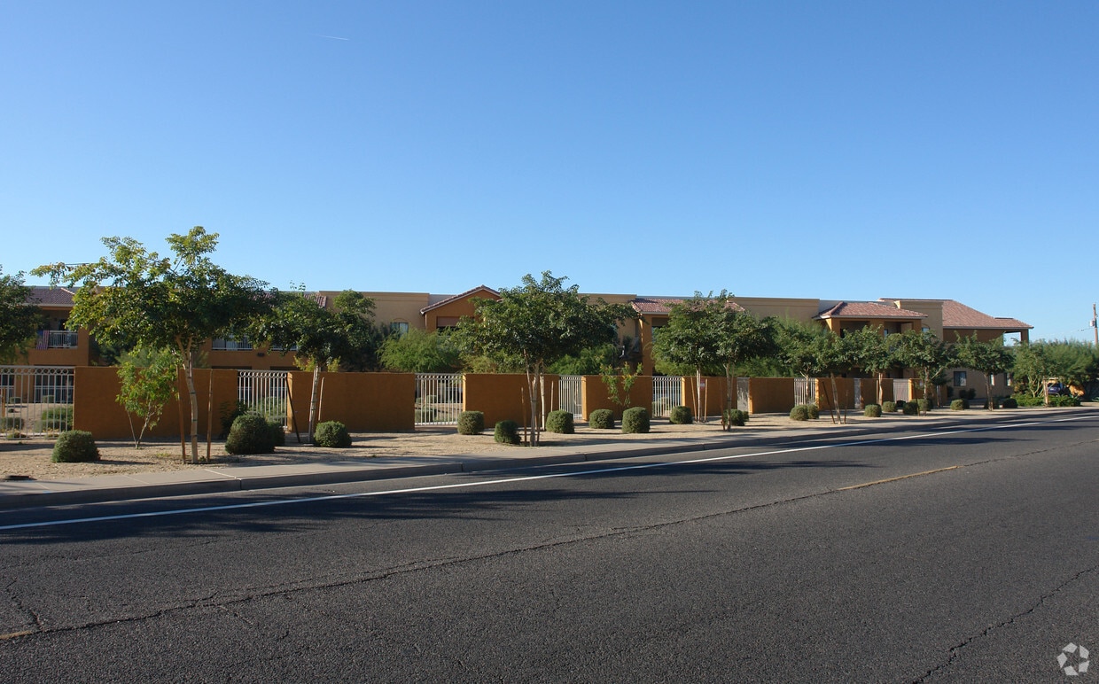 Primary Photo - Casa Bill Soltero
