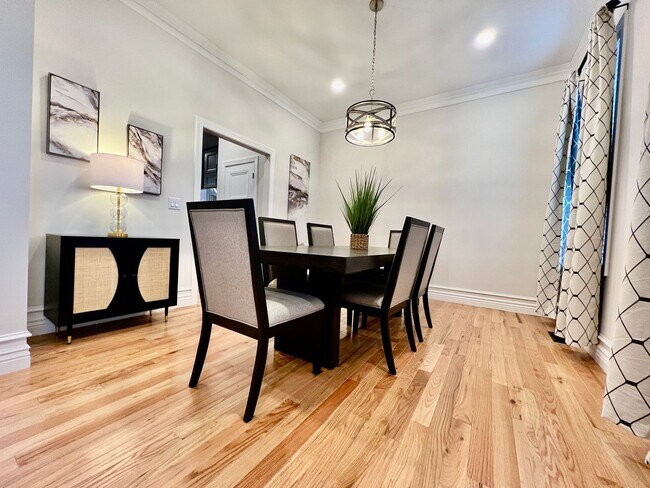 Foto del edificio - NEW, big, beautiful, Executive Home Libert...