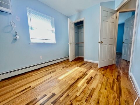 Foto del edificio - 136 Bay 7th St