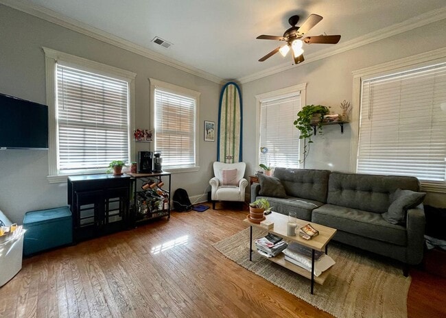 Building Photo - Available 7/20. Great 1BR/1BA Available in Downtown Charleston!