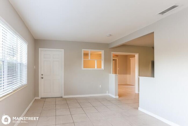 Building Photo - 4500 58th St N, St Petersburg, FL 33709
