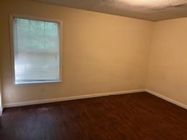 Building Photo - Available Now!  MOVE IN SPECIAL HALF OFF F...