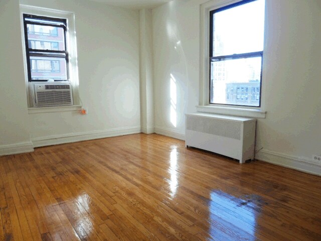 Primary Photo - 215 W 83rd St