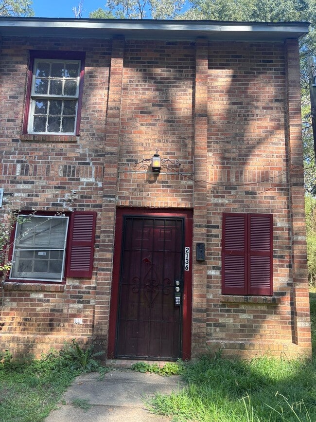 Building Photo - 2136 East Dr