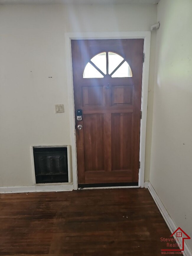 Foto del edificio - 721 Blackstone Ave