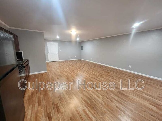 Building Photo - 2854 W Sylvania Ave