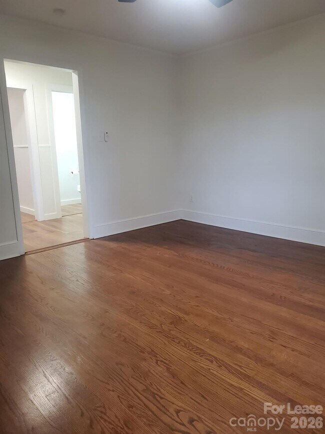 Foto del edificio - 15640 Ewart Rd