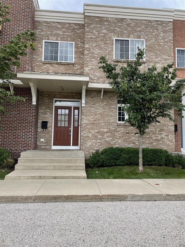 Primary Photo - 3 br, 2.5 bath Condo - 267 S Eastowne Dr