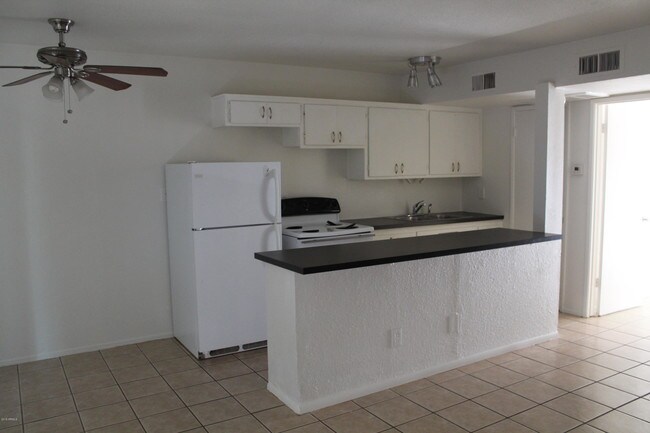 Building Photo - 1710 E Ocotillo Rd