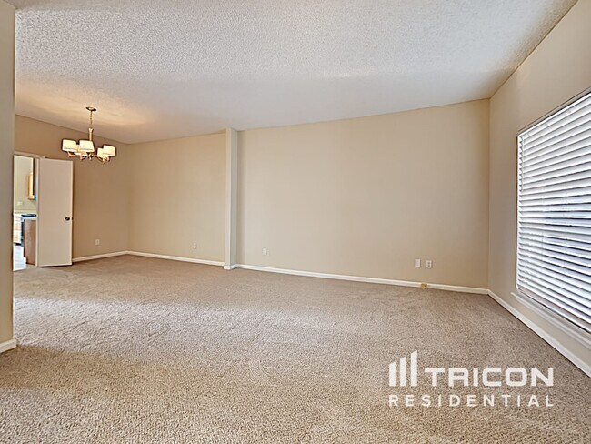Foto del edificio - 3840 Tallcott Dr