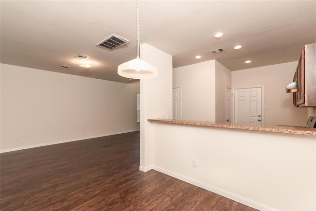 Building Photo - 8926 San Bonifacio