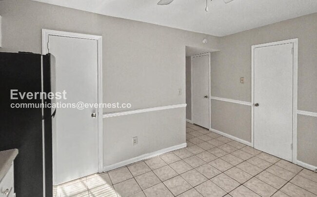 Foto del edificio - 2463 Hampstead Dr