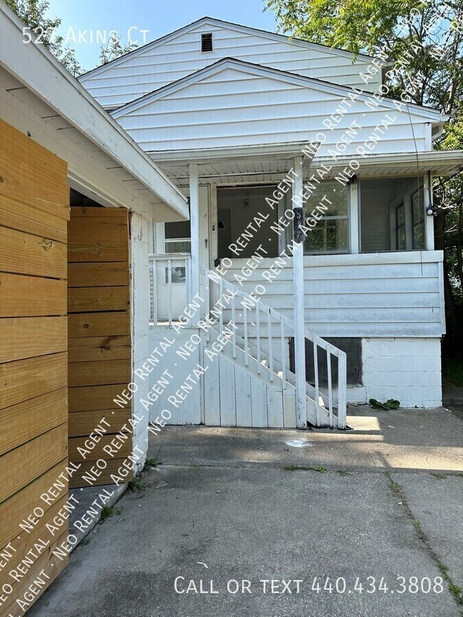 Foto del edificio - 527 Akins Ct