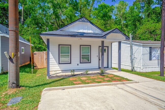 Foto del edificio - 352 Westchase St