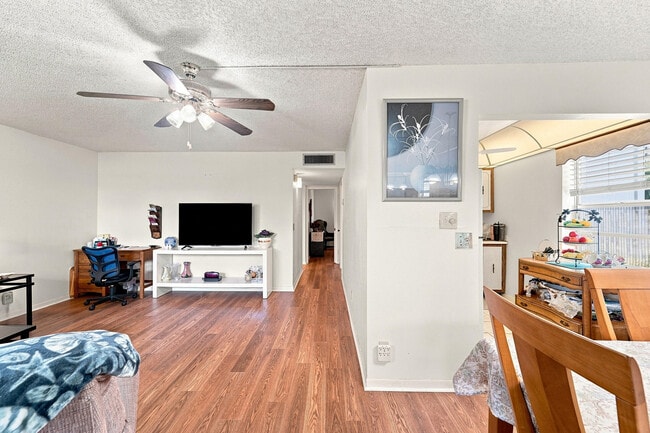Building Photo - 246 Normandy Ln
