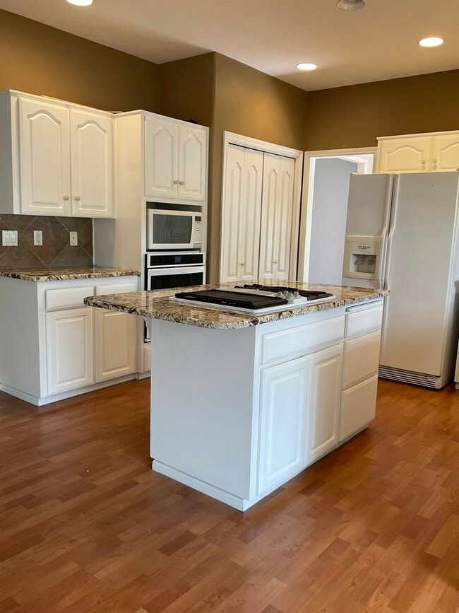 Building Photo - Beautiful House in Desirable South Gateway...
