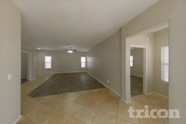 Foto del edificio - 44570 W Mescal Dr