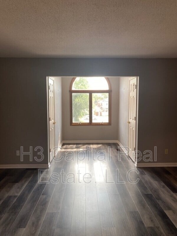 Building Photo - 307 N Illinois St