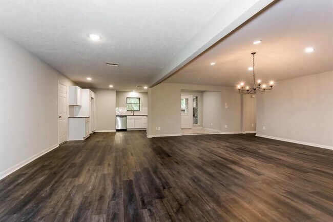 Foto del edificio - 15318 Oaklawn Park Dr