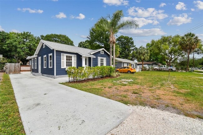 Building Photo - 308 N Gomez Ave