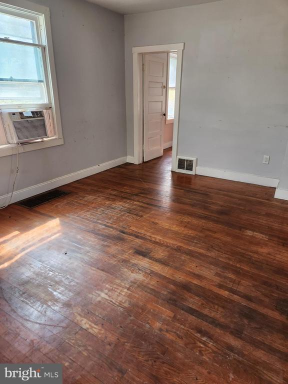 Building Photo - 320 Biser St