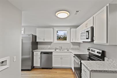 Foto del edificio - 2 bed 1 bath near downtown Seneca