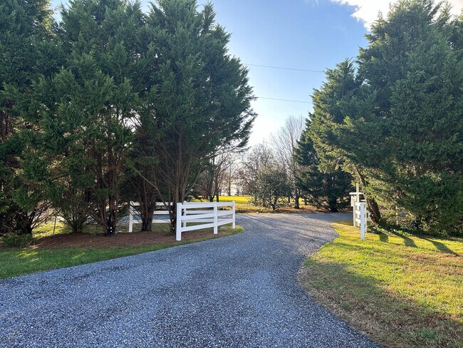 Building Photo - 4311 E Bonfield Rd