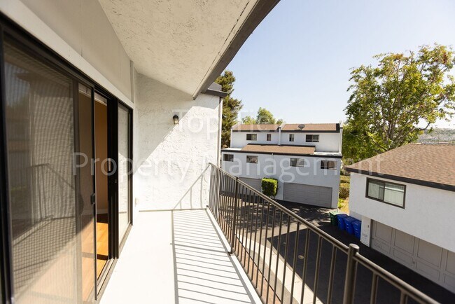 Building Photo - Beautiful 2 bed, 2.5 bath, 1373 sqft Townh...