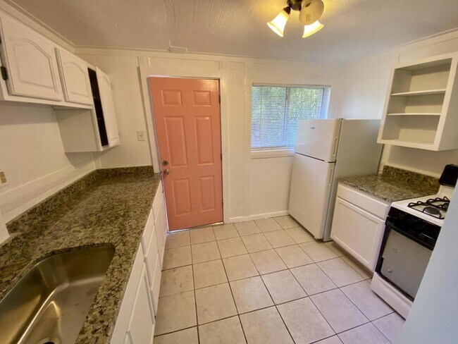 Building Photo - 1132 W French Pl, Unit 4