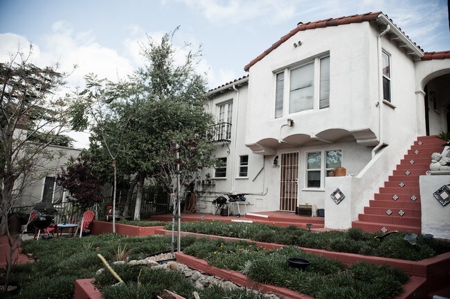 Edificio 2 - 2677 Waverly Dr