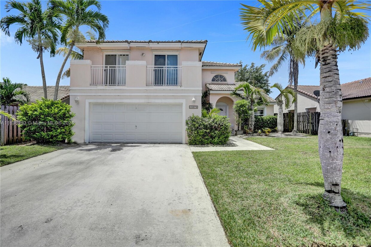 Foto principal - 15970 SW 72nd Ter