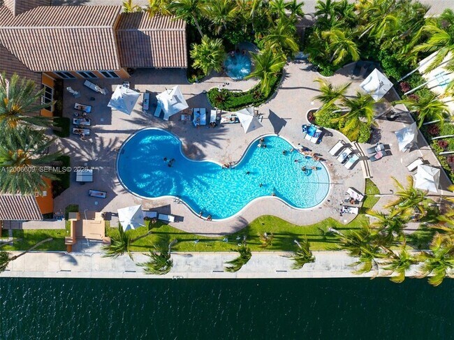 Foto del edificio - 3340 NE 190th St
