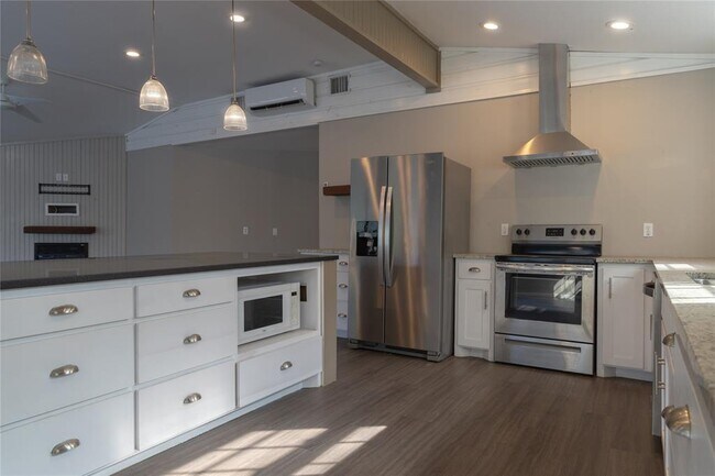 Foto del edificio - 120 Erskine Ferry Rd