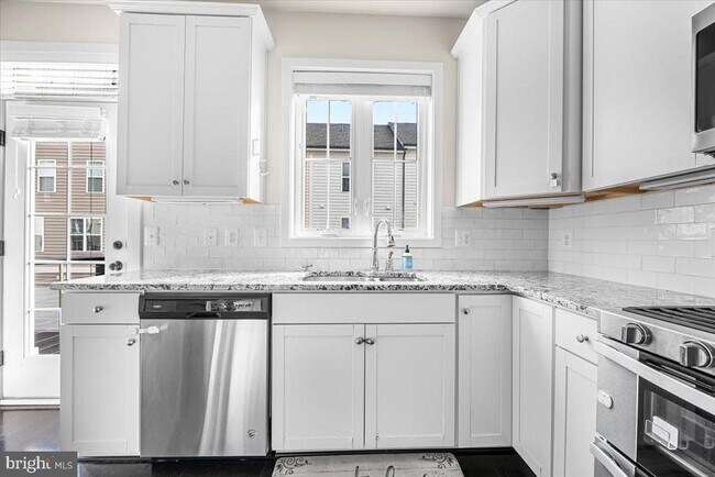 Foto del edificio - 12611 Macaulay St