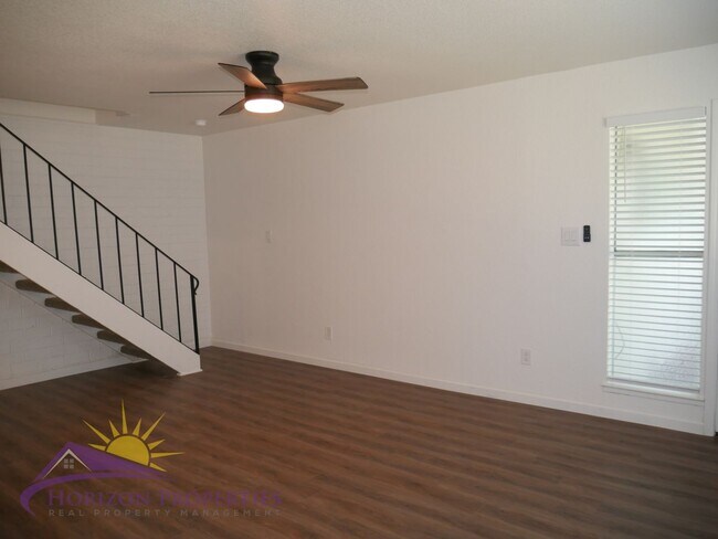 Foto del edificio - Cozy 2 Bed 1 Bath 840sqft Fourplex in Citr...
