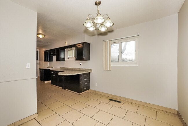 Foto del edificio - 25120 Sandhurst Rd