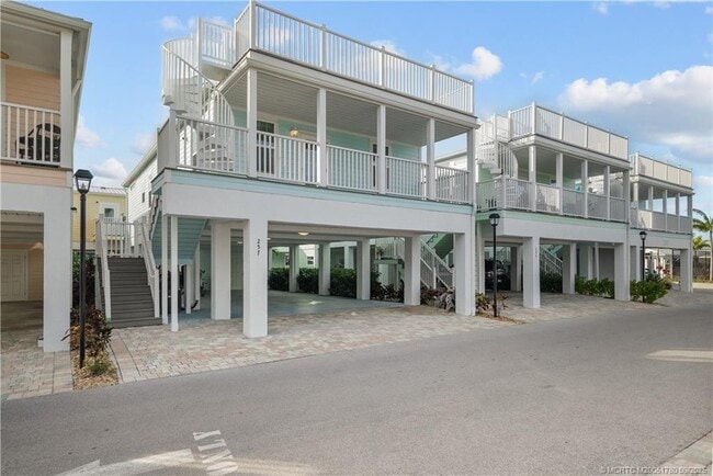 Building Photo - 257 NE Coastal Dr