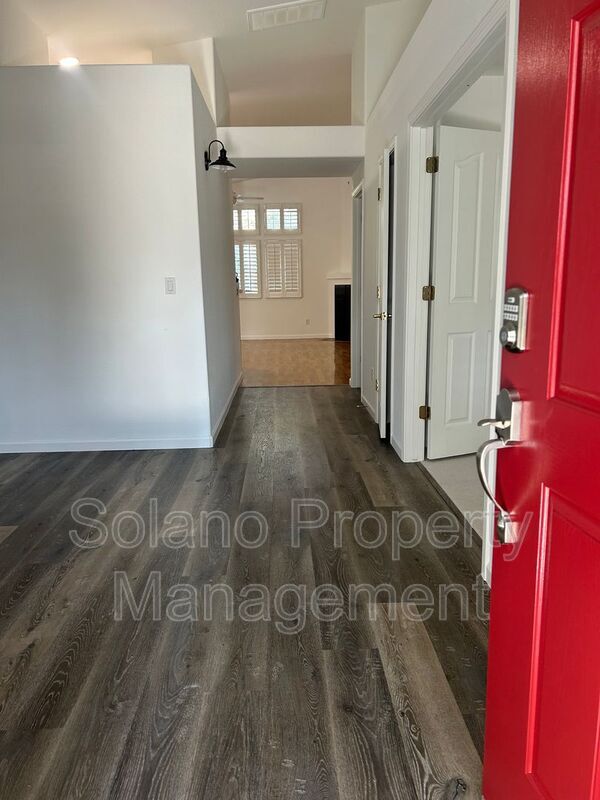 Foto del edificio - 542 Fiesta Ct